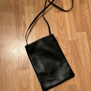 Jim Thompson black cross body black leather.    Great condition